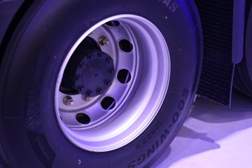 һ����� J6V�ؿ� �캽�� 660���� 6X4 LNG�Զ���ǣ����(Һ��)(CA4250P66M26T1E6)ͼƬ