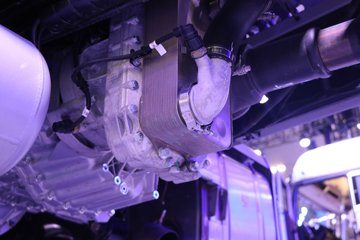 һ����� J6V�ؿ� �캽�� 660���� 6X4 LNG�Զ���ǣ����(Һ��)(CA4250P66M26T1E6)ͼƬ