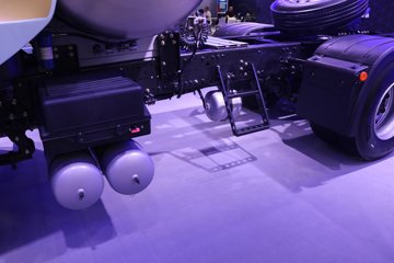 һ����� J6V�ؿ� �캽�� 660���� 6X4 LNG�Զ���ǣ����(Һ��)(CA4250P66M26T1E6)ͼƬ