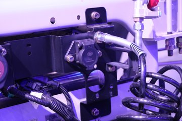 һ����� J6V�ؿ� �캽�� 660���� 6X4 LNG�Զ���ǣ����(Һ��)(CA4250P66M26T1E6)ͼƬ