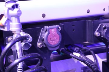 һ����� J6V�ؿ� �캽�� 660���� 6X4 LNG�Զ���ǣ����(Һ��)(CA4250P66M26T1E6)ͼƬ