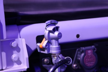 һ����� J6V�ؿ� �캽�� 660���� 6X4 LNG�Զ���ǣ����(Һ��)(CA4250P66M26T1E6)ͼƬ