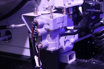 һ����� J6V�ؿ� �캽�� 660���� 6X4 LNG�Զ���ǣ����(Һ��)(CA4250P66M26T1E6)ͼƬ