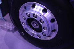 一汽解放 J6V重卡 领航版 660马力 6X4 LNG自动档牵引车(液缓)(CA4250P66M26T1E6)
