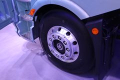 一汽解放 J6V重卡 领航版 660马力 6X4 LNG自动档牵引车(液缓)(CA4250P66M26T1E6)