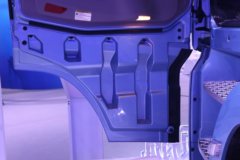 一汽解放 J7重卡 创领版 600马力 6X4 LNG自动档牵引车(液缓)(CA4250P77M26T1A1E6)