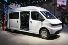江铃E福顺 2025款 明窗版 纯电动 7座 5.185米中轴中顶轻客 53.58kWh