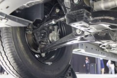江铃E福顺 2025款 明窗版 纯电动 7座 5.185米中轴中顶轻客 53.58kWh