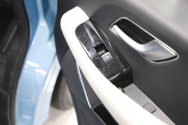 大V&nbsp;电动封闭厢货驾驶室图片