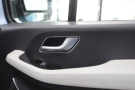 大V&nbsp;电动封闭厢货驾驶室图片