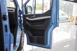 大V&nbsp;电动封闭厢货驾驶室图片