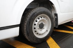 远程 E6 3.5T 5.45米中顶纯电动厢式运输车50.38kWh
