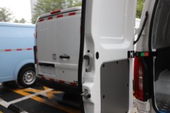 远程 E6 3.5T 5.45米中顶纯电动厢式运输车50.38kWh