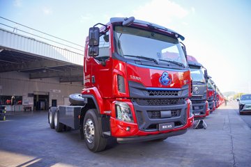 东风柳汽 乘龙H5 6X4 纯电动牵引车352.08kWh