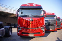 东风柳汽 乘龙HK 580马力 6X4 LNG自动档牵引车(伊顿12档)(液缓)