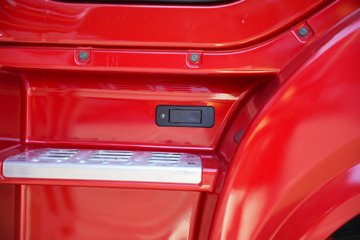 �������� ����HK 580���� 6X4 LNG�Զ���ǣ����(����12��)(Һ��)ͼƬ