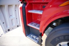 东风柳汽 乘龙HK 580马力 6X4 LNG自动档牵引车(伊顿12档)(液缓)