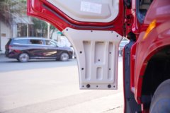 东风柳汽 乘龙HK 580马力 6X4 LNG自动档牵引车(伊顿12档)(液缓)