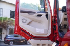东风柳汽 乘龙HK 580马力 6X4 LNG自动档牵引车(伊顿12档)(液缓)