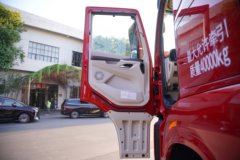 东风柳汽 乘龙HK 580马力 6X4 LNG自动档牵引车(伊顿12档)(液缓)