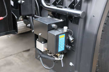 ���� ����˹T9 195���� 4X2 8.2���Ű���ʽ�ػ���(HFC5181XXYB80K1E4S)ͼƬ