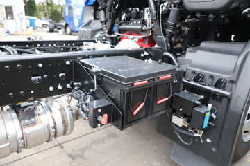 ���� ����˹T9 195���� 4X2 8.2���Ű���ʽ�ػ���(HFC5181XXYB80K1E4S)ͼƬ