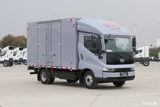 ���ǵ�T5 ɽ���Ƹ��� 4.03�׵��Ŵ��綯��ʽ�Ῠ ����151kWh