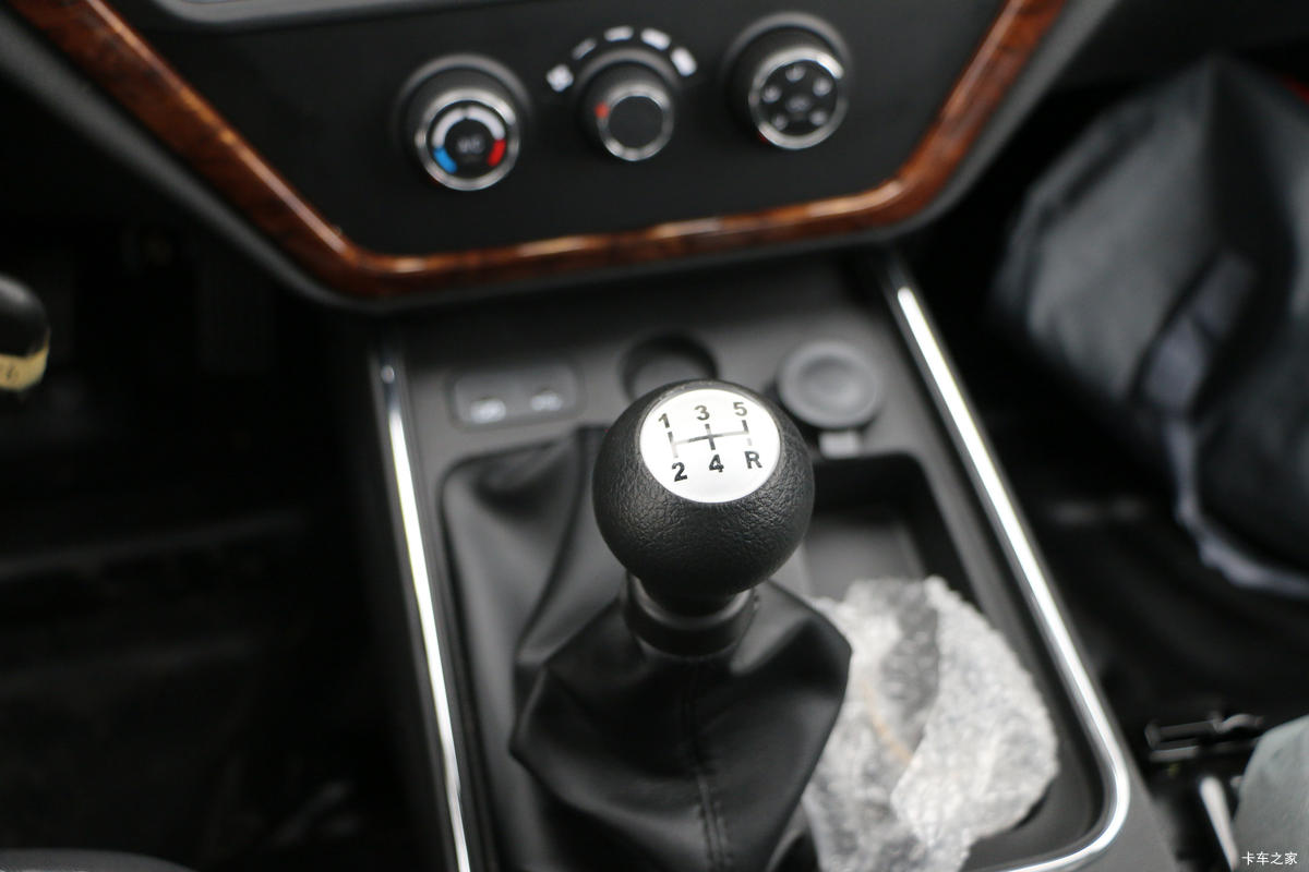  ԽD5 2.0L 122 CNG 3.7׵΢ʻ                                               