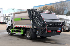 东风原厂压缩式垃圾车，150马力，大容量带翻盖，新车优惠中