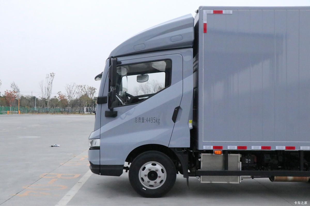 ���ǵ�T5DM �Ƽ��� 4.03�׵��Ų��ʽ���̻�϶�����ʽ�Ῠ55.39kWh���