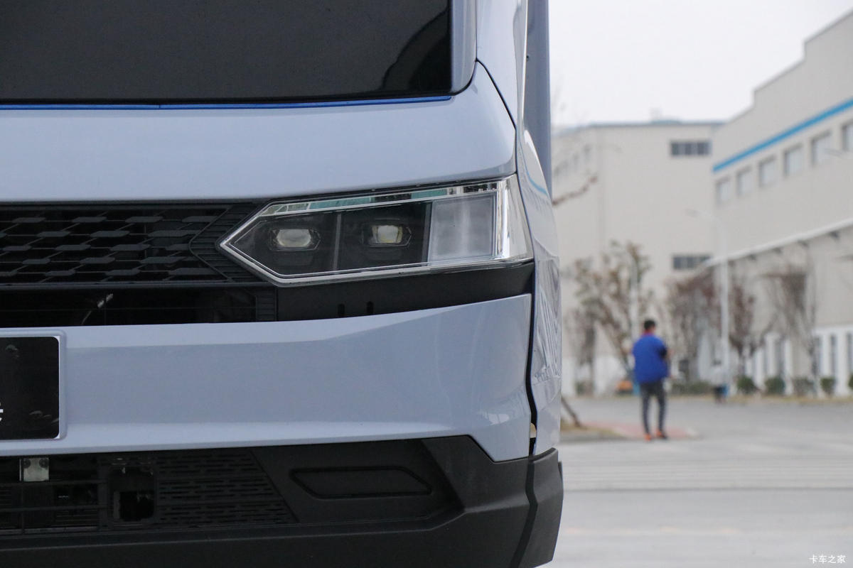 ���ǵ�T5DM �Ƽ��� 4.03�׵��Ų��ʽ���̻�϶�����ʽ�Ῠ55.39kWh���