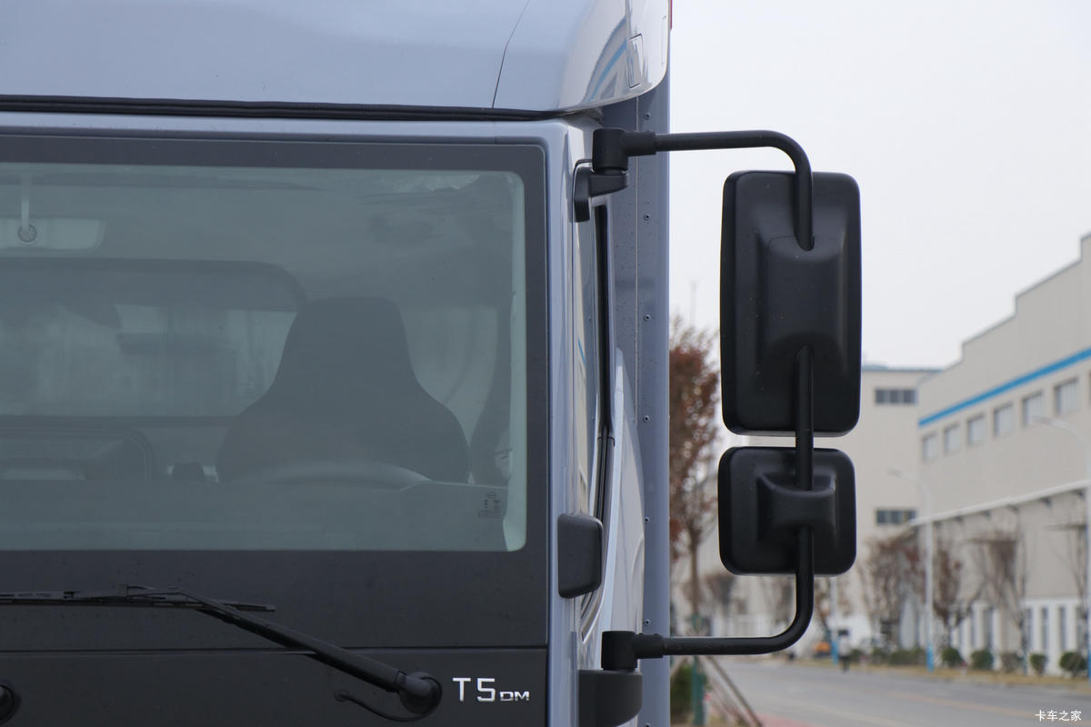 ���ǵ�T5DM �Ƽ��� 4.03�׵��Ų��ʽ���̻�϶�����ʽ�Ῠ55.39kWh���