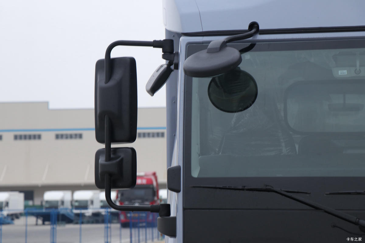 ���ǵ�T5DM �Ƽ��� 4.03�׵��Ų��ʽ���̻�϶�����ʽ�Ῠ55.39kWh���