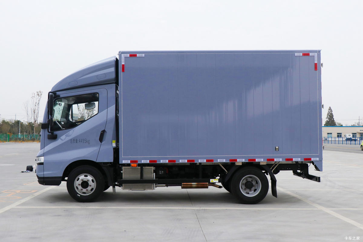 ���ǵ�T5DM �Ƽ��� 4.03�׵��Ų��ʽ���̻�϶�����ʽ�Ῠ55.39kWh���