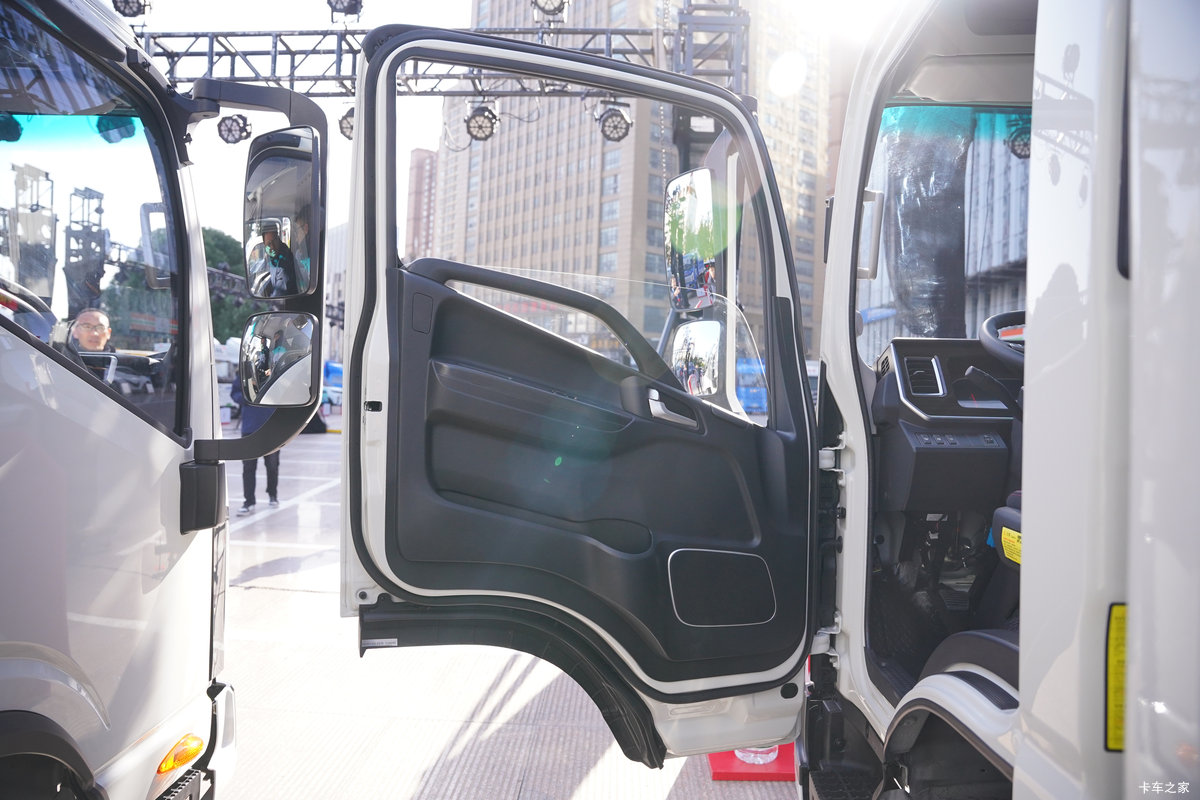 领跑L6(原领跑S6)载货车驾驶室图片