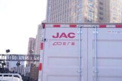 江淮领跑L3 2.0L汽油 150马力 东安5档 液刹 3.8米单排厢式轻卡