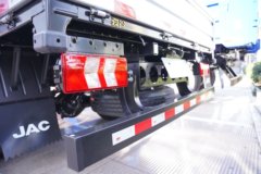 江淮骏铃A9 2.5L柴油 180马力 法士特8档 4.18米单排栏板轻卡