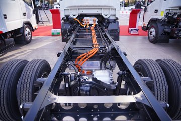 ���� ˧��ES6 4.5T ���Ŵ��綯��դʽ�Ῠ81.14kWhͼƬ