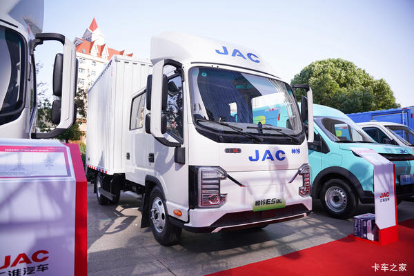 江淮 帅铃ES3L 4.5T 3.2米双排纯电动厢式轻卡(HFC5041XXYEV13)63.75kWh