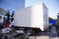 江淮 骏铃A7 170马力 4.12米单排厢式轻卡