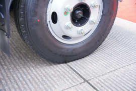 骏铃A7&nbsp;载货车底盘                                                图片