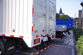 骏铃A7&nbsp;载货车上装                                                图片