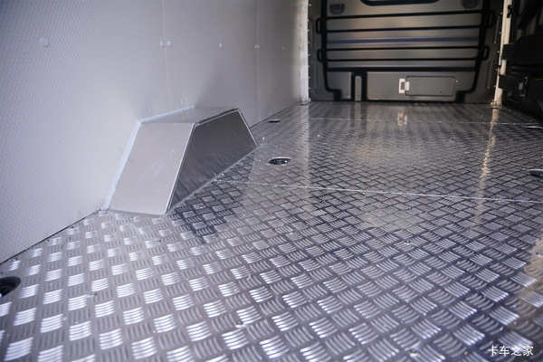 优惠0.66万 无锡市Van宝路电动封闭厢货系列超值促销