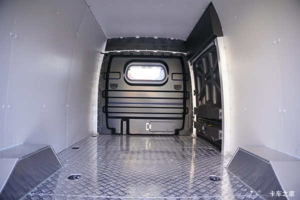 优惠0.58万 无锡市Van宝路电动封闭厢货系列超值促销