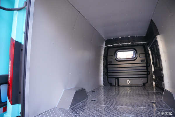 优惠0.58万 无锡市Van宝路电动封闭厢货系列超值促销