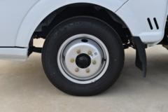 东风途逸 T5 1.6L 122马力 汽油 3.1米单排翼开启厢式小卡(EQ5030XYK16QCCAC)