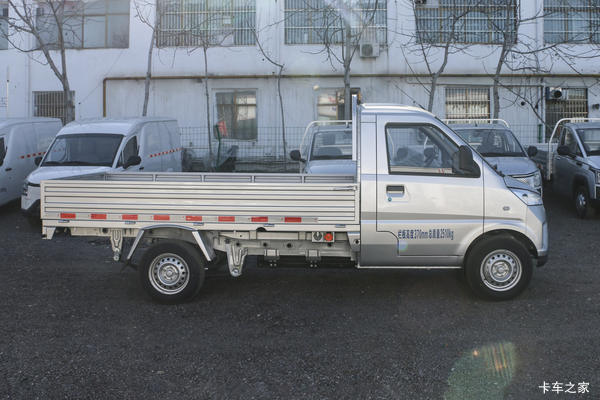 五菱电卡 2.5T 3.015米单排纯电动仓栅式微卡41.6kW