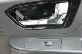 智云S300&nbsp;电动冷藏车驾驶室图片