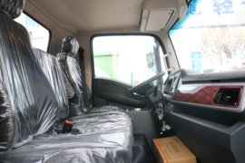 智云S300&nbsp;电动冷藏车驾驶室图片