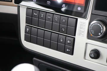 �����½� ����X7 480���� 6X4 ǣ����ͼƬ